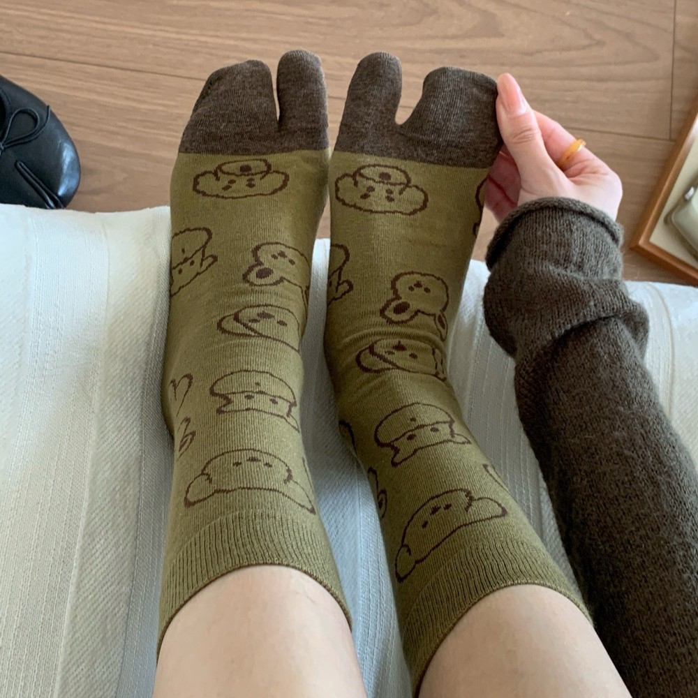 Dog Illustration Tabi Split‑To - đánh giá và giá Toe Sock Split